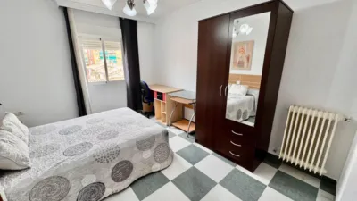 Piso en alquiler en Avenida de Pulianas, cerca de Calle Gutierre Tibón, Cartuja (Distrito Norte. Granada Capital) de 900 €<span>/mes</span>