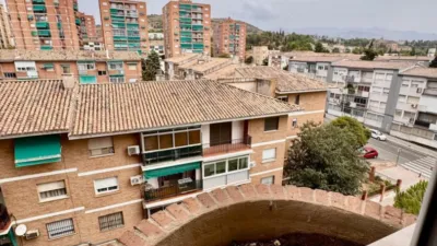 Piso en alquiler en Avenida de Pulianas, cerca de Calle Gutierre Tibón, Cartuja (Distrito Norte. Granada Capital) de 900 €<span>/mes</span>