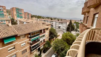 Piso en alquiler en Avenida de Pulianas, cerca de Calle Gutierre Tibón, Cartuja (Distrito Norte. Granada Capital) de 900 €<span>/mes</span>