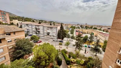 Piso en alquiler en Avenida de Pulianas, cerca de Calle Gutierre Tibón, Cartuja (Distrito Norte. Granada Capital) de 900 €<span>/mes</span>