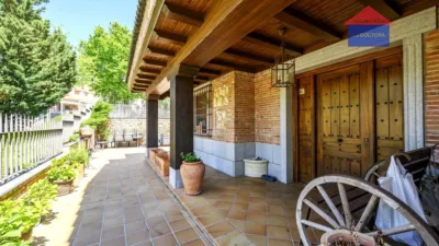 Semi-detached house on Avenida de Cinco Siglos photo 2