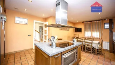 Semi-detached house on Avenida de Cinco Siglos photo 5