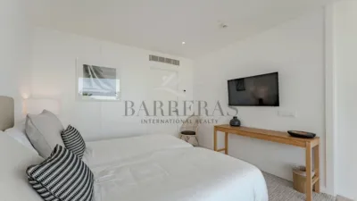 Chalet on Calle Josefina de La Torre photo 32
