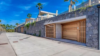 Chalet on Calle Josefina de La Torre photo 41