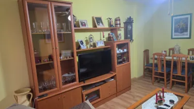 Piso en venta en Calle Av Valle del Tietar, Número 5, Santa María del Tiétar de 99.000 €