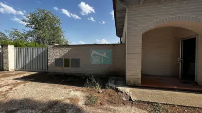 Chalet en venta en Avenida de Aragón, La Muela de 250.000 €