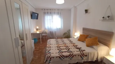 Habitación en alquiler en Calle de los Hornos Caleros, San Antonio-Estación-Las Hervencias (Ávila Capital) de 250 €<span>/mes</span>