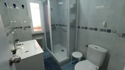 Habitación en alquiler en Calle de los Hornos Caleros, San Antonio-Estación-Las Hervencias (Ávila Capital) de 250 €<span>/mes</span>
