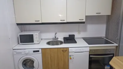 Habitación en alquiler en Calle de los Hornos Caleros, San Antonio-Estación-Las Hervencias (Ávila Capital) de 250 €<span>/mes</span>