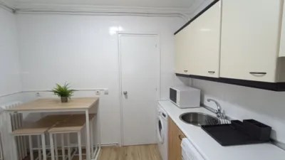 Habitación en alquiler en Calle de los Hornos Caleros, San Antonio-Estación-Las Hervencias (Ávila Capital) de 250 €<span>/mes</span>
