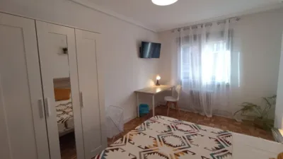Habitación en alquiler en Calle de los Hornos Caleros, San Antonio-Estación-Las Hervencias (Ávila Capital) de 250 €<span>/mes</span>
