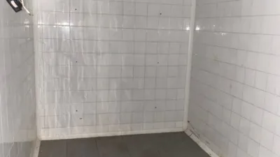 Local comercial en venta en Ensanche-Franciscanos - Más