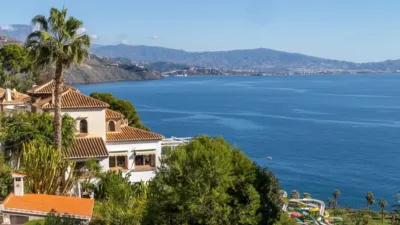 Chalet en venta en Calle de Pinotajos, 7, Velilla (Almuñécar) de 595.900 €