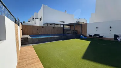Terraced house on Calle de las Hayas photo 5