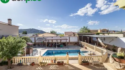 Chalet on Calle Diseminados (Detached Dwelling) photo 3
