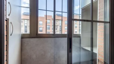 Piso en venta en Calle Pdta Jose Fernandez Mtnez, Número 6, Los Periodistas-Parque Almunia-Albayda (Granada Capital) de 379.000 €
