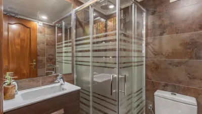 Piso en venta en Calle Pdta Jose Fernandez Mtnez, Número 6, Los Periodistas-Parque Almunia-Albayda (Granada Capital) de 379.000 €