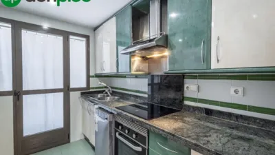 Piso en venta en Calle Pdta Jose Fernandez Mtnez, Número 6, Los Periodistas-Parque Almunia-Albayda (Granada Capital) de 379.000 €