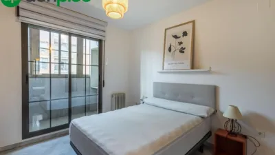 Piso en venta en Calle Pdta Jose Fernandez Mtnez, Número 6, Los Periodistas-Parque Almunia-Albayda (Granada Capital) de 379.000 €