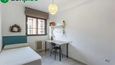 Piso en venta en Calle Pdta Jose Fernandez Mtnez, Número 6, Los Periodistas-Parque Almunia-Albayda (Granada Capital) de 379.000 €