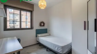 Piso en venta en Calle Pdta Jose Fernandez Mtnez, Número 6, Los Periodistas-Parque Almunia-Albayda (Granada Capital) de 379.000 €