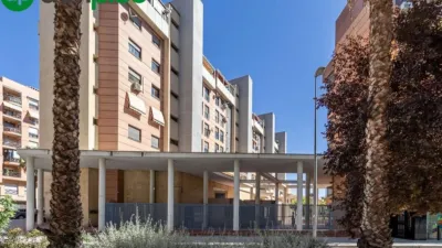 Piso en venta en Calle Pdta Jose Fernandez Mtnez, Número 6, Los Periodistas-Parque Almunia-Albayda (Granada Capital) de 379.000 €