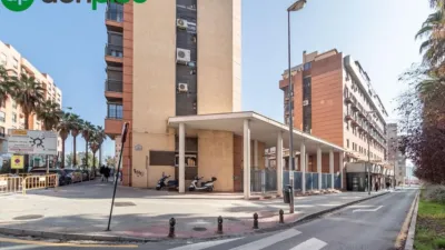 Piso en venta en Calle Pdta Jose Fernandez Mtnez, Número 6, Los Periodistas-Parque Almunia-Albayda (Granada Capital) de 379.000 €
