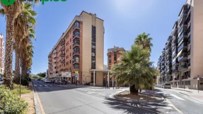 Piso en venta en Calle Pdta Jose Fernandez Mtnez, Número 6, Los Periodistas-Parque Almunia-Albayda (Granada Capital) de 379.000 €