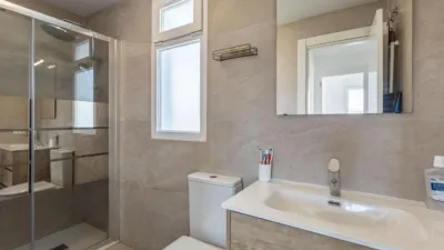 Top-floor apartment on Calle de Torrente Ballester, 3 photo 18