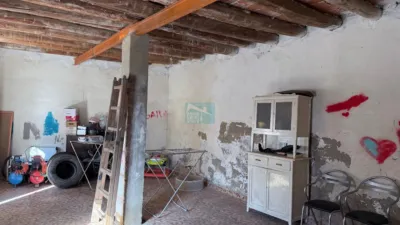 Chalet en venta en Calle de San Pedro, Luceni de 99.900 €