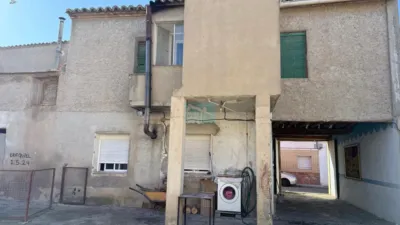 Chalet en venta en Calle de San Pedro, Luceni de 99.900 €