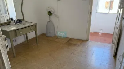 Chalet en venta en Calle de San Pedro, Luceni de 99.900 €