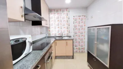 Piso en alquiler en Plaza Madrid/ Toscar, Carrús Oeste-El Toscar (Distrito Núcleo Urbano. Elx - Elche) de 700 €<span>/mes</span>