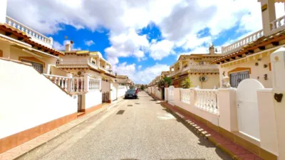 Terraced house on Calle Trepadora photo 2