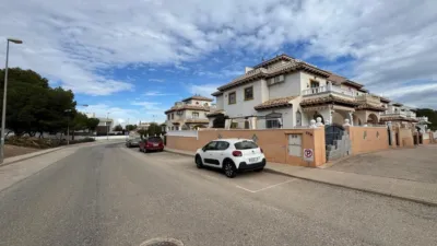 Casa adosada en venta en Calle Castillo de Guadalest, Los Dolses-Montezenia-Lomas de Cabo (Distrito Orihuela Costa. Orihuela) de 219.900 €