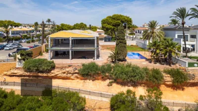 Chalet on Calle Mediterran, Cabo Roig photo 5