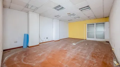 Local comercial en venta en Horreo - Más