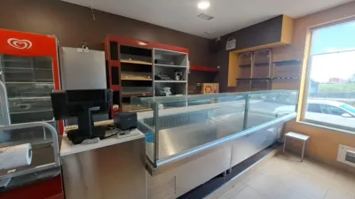 Local comercial en alquiler en Touro - Vista 2