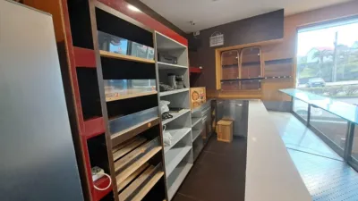 Local comercial en alquiler en Touro - Vista 5