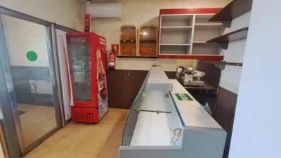 Local comercial en alquiler en Touro - Més