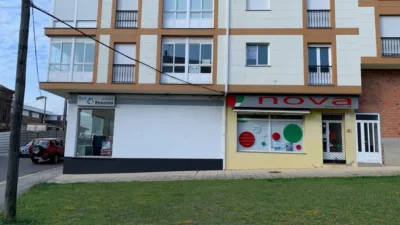 Local comercial en alquiler en Calle de José Arcos Moldes - Más
