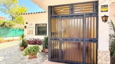 House on Carrer de la Llevadora Maria Vives photo 3