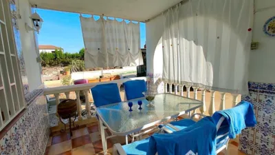 Chalet on Calle F photo 2