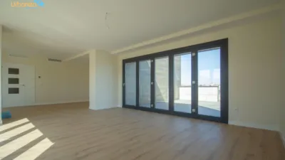 Ático en alquiler en Avenida de Adolfo Díaz Ambrona, 3, San Fernando-Estación (Badajoz Capital) de 2.100 €<span>/mes</span>