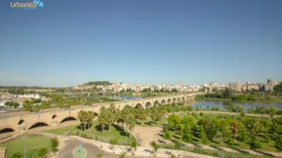 Ático en alquiler en Avenida de Adolfo Díaz Ambrona, 3, San Fernando-Estación (Badajoz Capital) de 2.100 €<span>/mes</span>