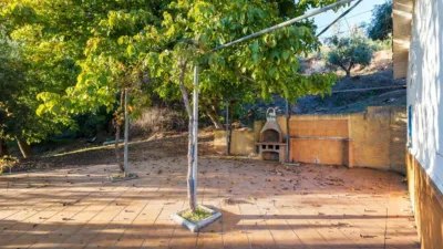 Rustic farm on Extrarradio Street photo 7