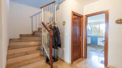 Detached House in the Metropolitan Area photo 2