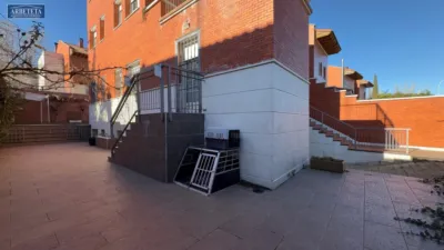 Chalet on Calle Ferial photo 9