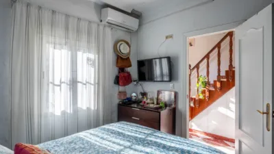 Casa adosada en venta en Barrio Alto, Barrio Alto (San Juan de Aznalfarache) de 90.000 €