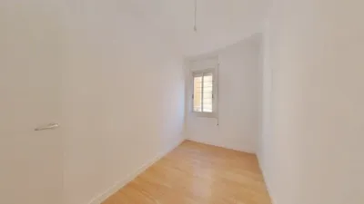 Flat in Centre-Station Area-Passeig de Joan Maragall photo 13